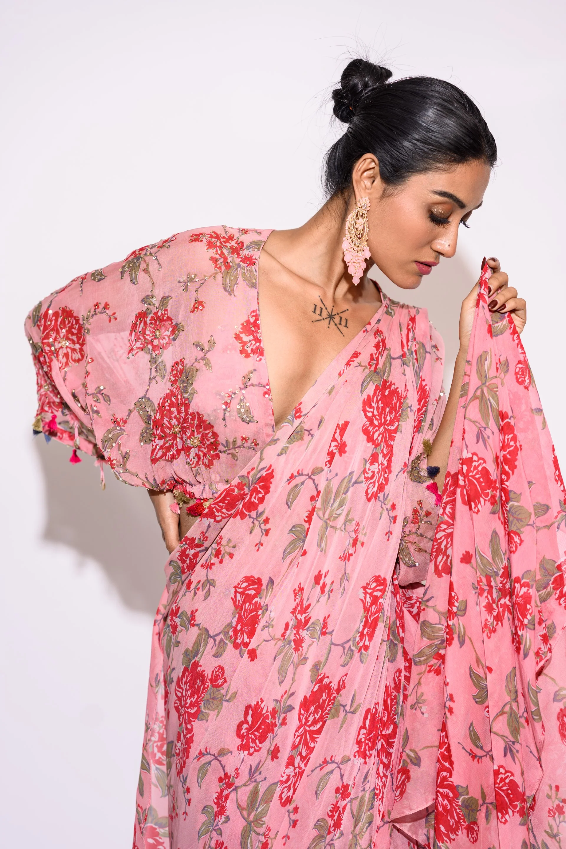 Printed Pink Draped Saree - Image 4